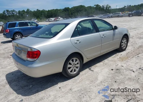 2005 Toyota Camry Le z USA, uszkodzony, nr VIN 4T1BE32K85U950838